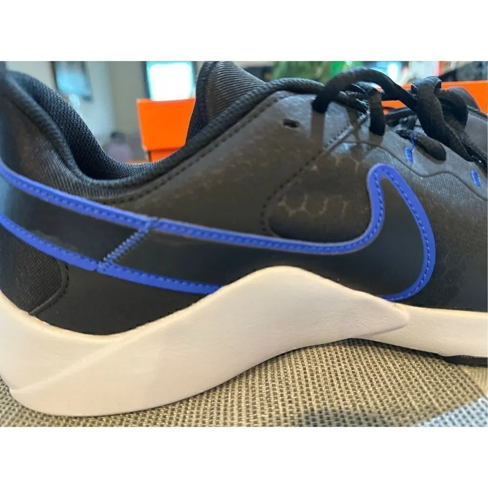 Nike Men's Legend Essential 2 Sneaker